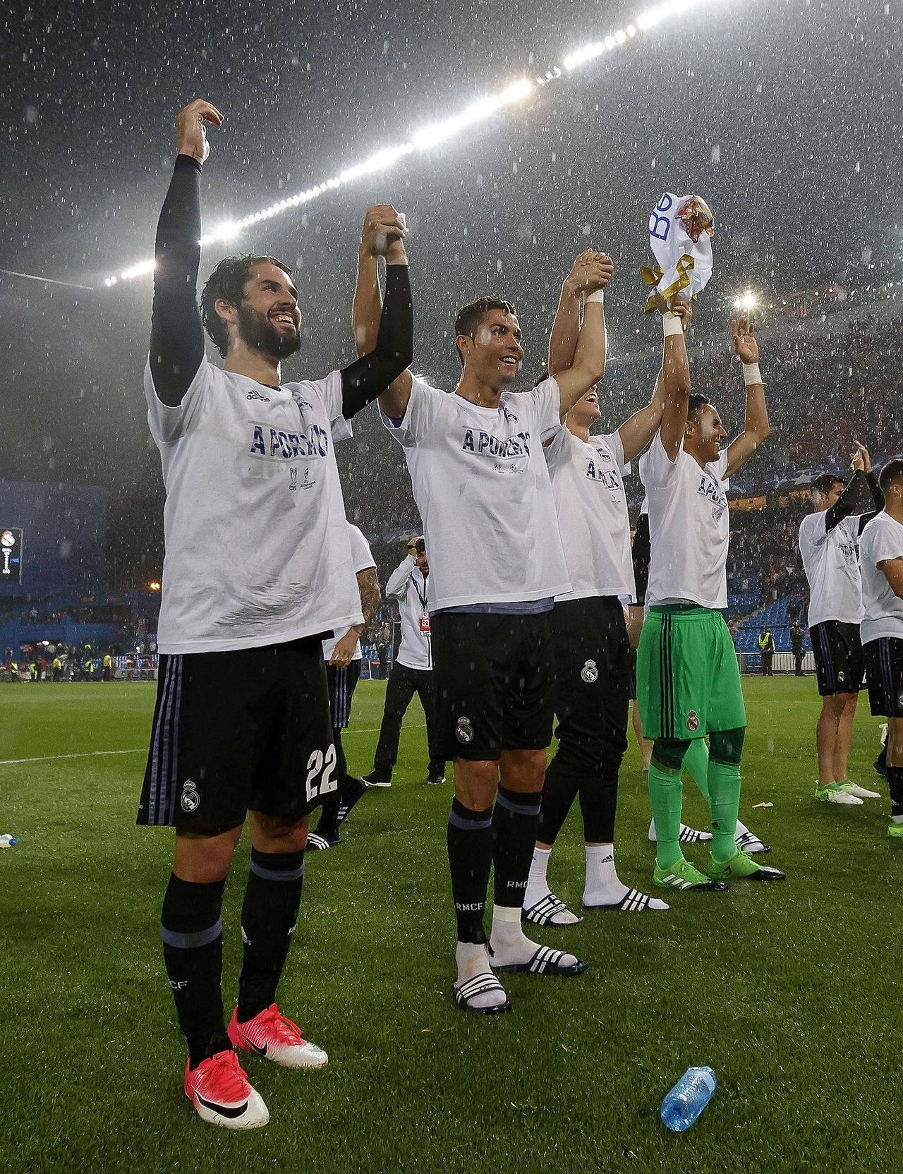 包含Ning在皇家马德里比赛中爆冷，败北引发热议！的词条